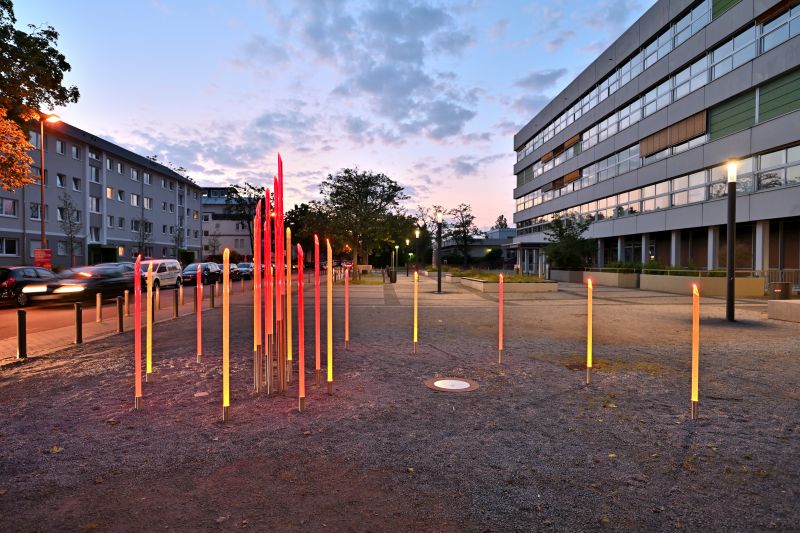 Lichtskulptur bei Dämmerung